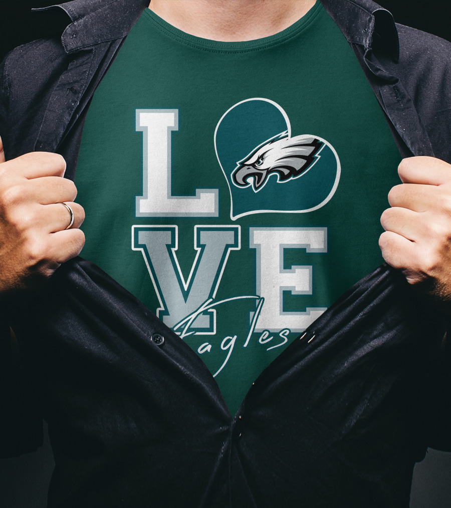 Love Eagles Philadelphia Football Fan T-Shirt