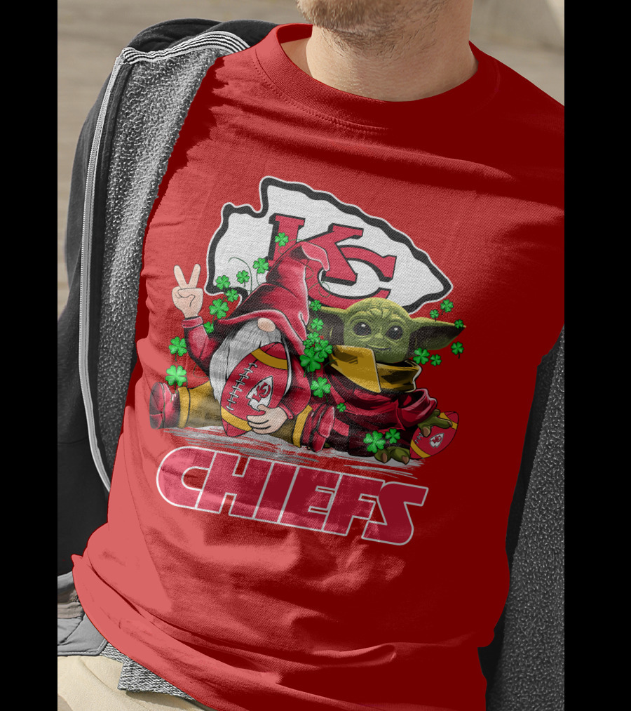 Kansas City Chiefs Leprechauns Gnomes Baby Yoda Hug T-Shirt