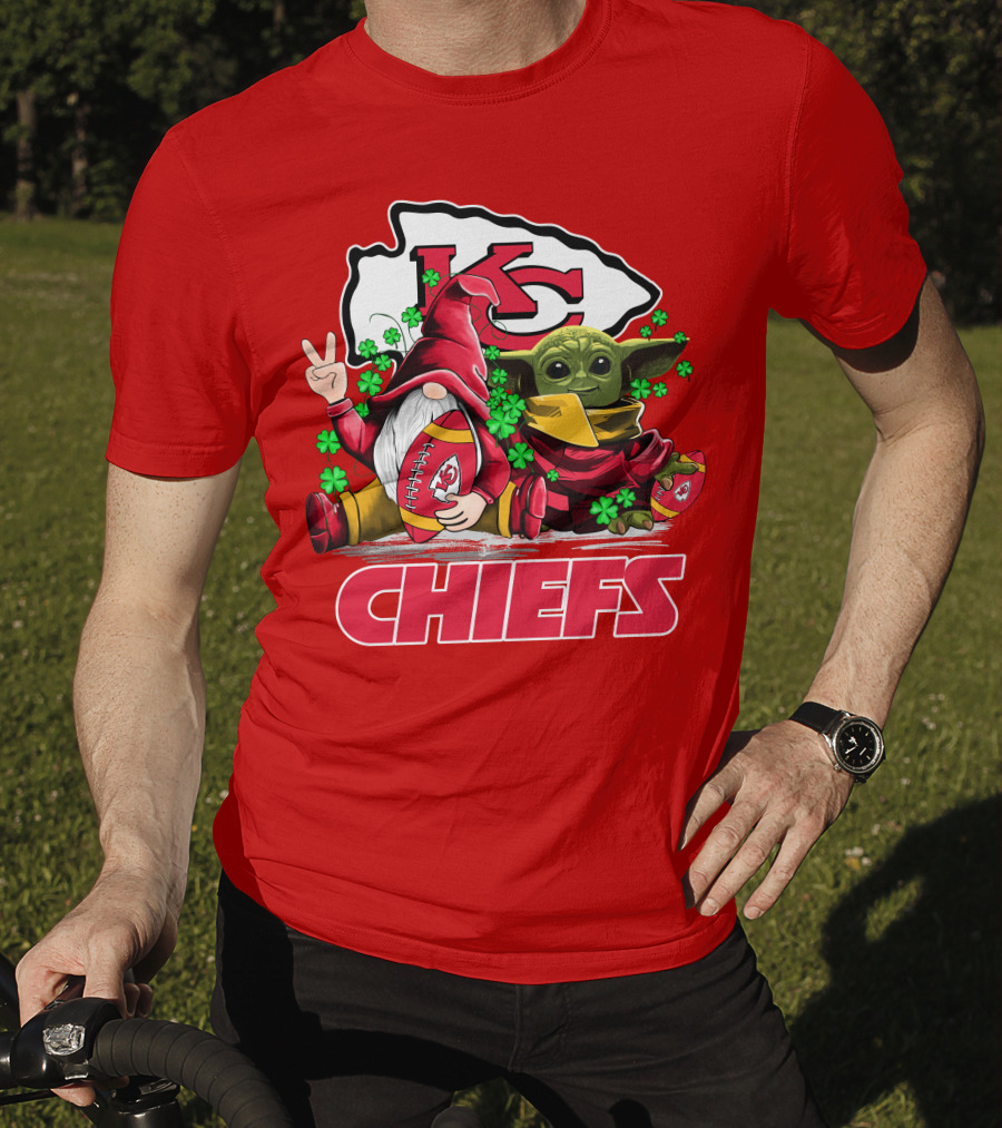 Kansas City Chiefs Leprechauns Gnomes Baby Yoda Hug T-Shirt