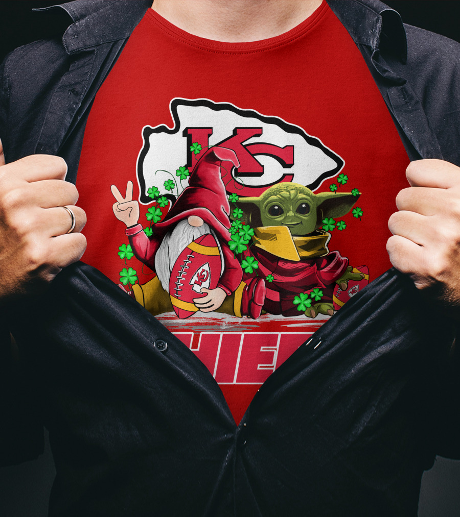 Kansas City Chiefs Leprechauns Gnomes Baby Yoda Hug T-Shirt