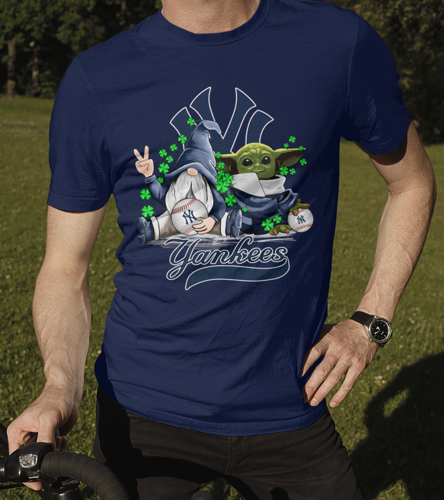 Yankees Gnome Baby Yoda Clover Baseball Hug T-Shirt