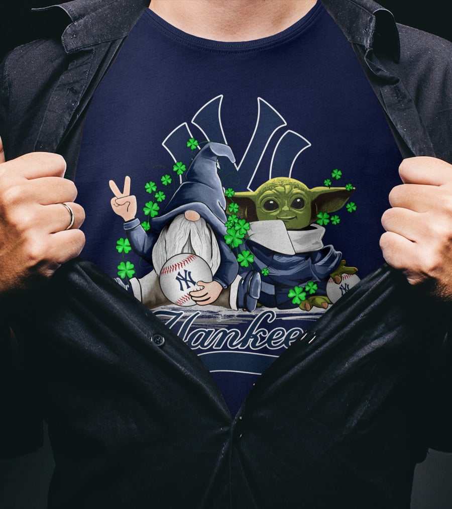 Yankees Gnome Baby Yoda Clover Baseball Hug T-Shirt