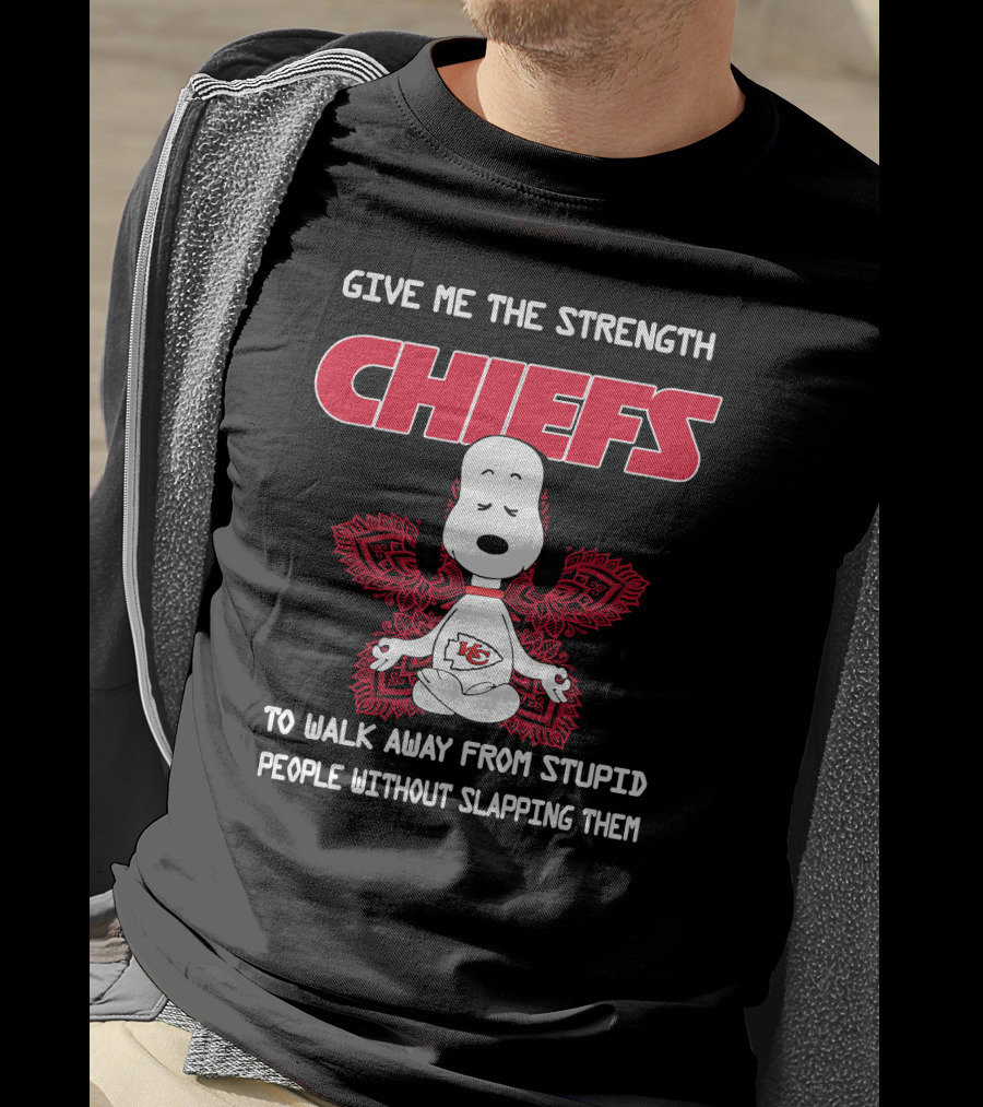 Kansas City Chiefs Snoopy Give Me The Strength To Walk Away From Stupid People Without Slapping Them Yoga T-Shirt
