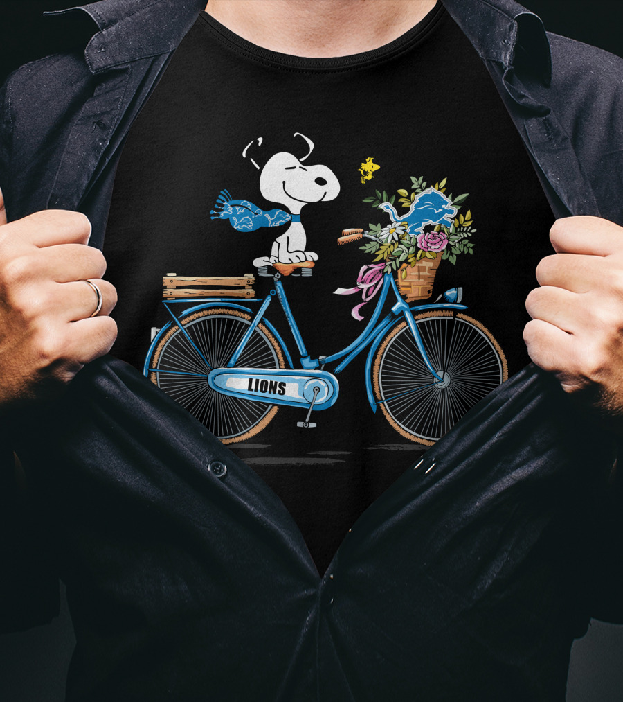 Detroit Lions Snoopy On Bicycle With Woodstock And Flowers T-Shirt