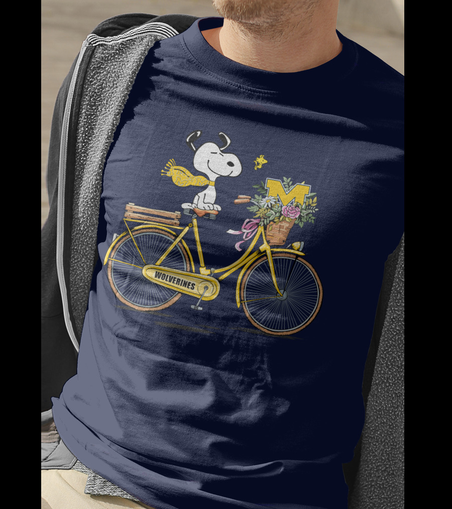 Michigan Wolverines Snoopy On Yellow Bicycle With Flowers T-Shirt