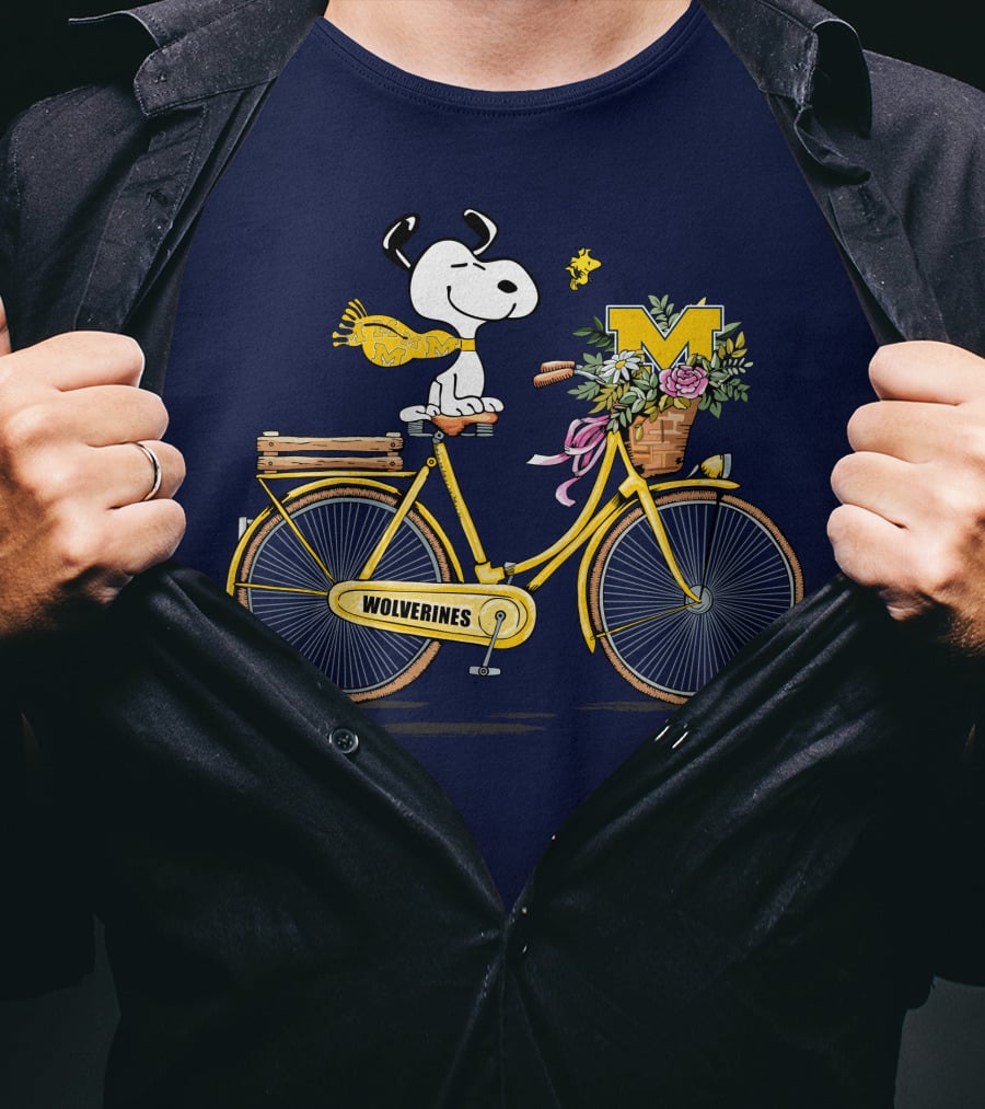 Michigan Wolverines Snoopy On Yellow Bicycle With Flowers T-Shirt