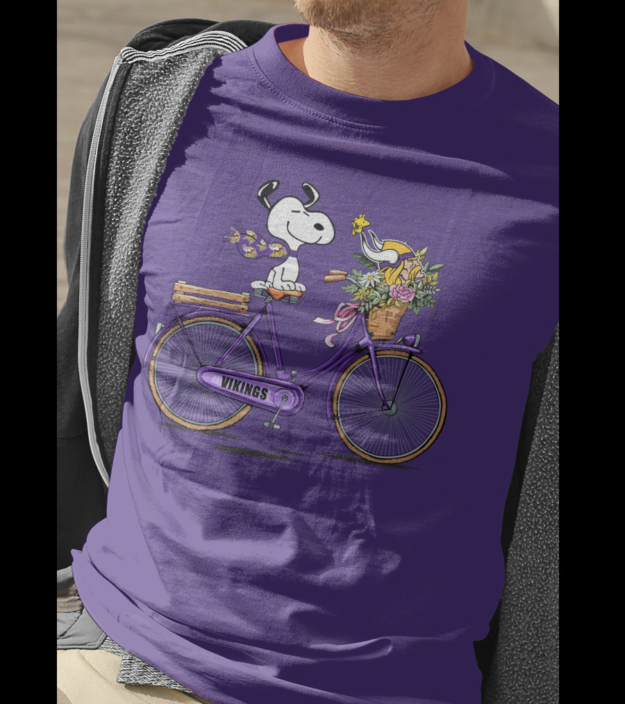 Minnesota Vikings Snoopy Woodstock Bicycle Adventure T-Shirt
