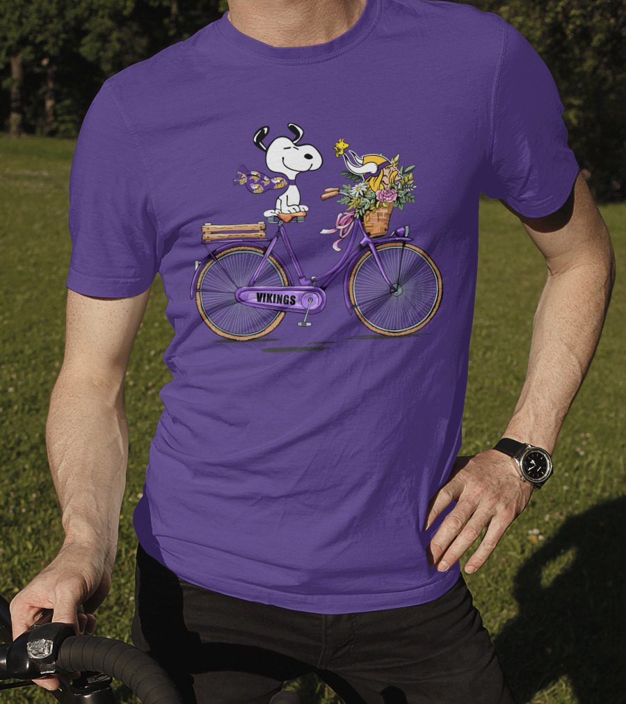 Minnesota Vikings Snoopy Woodstock Bicycle Adventure T-Shirt