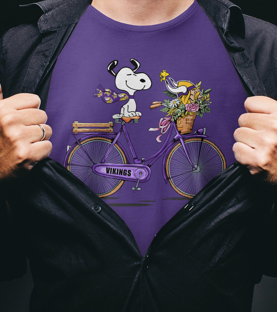 Minnesota Vikings Snoopy Woodstock Bicycle Adventure T-Shirt