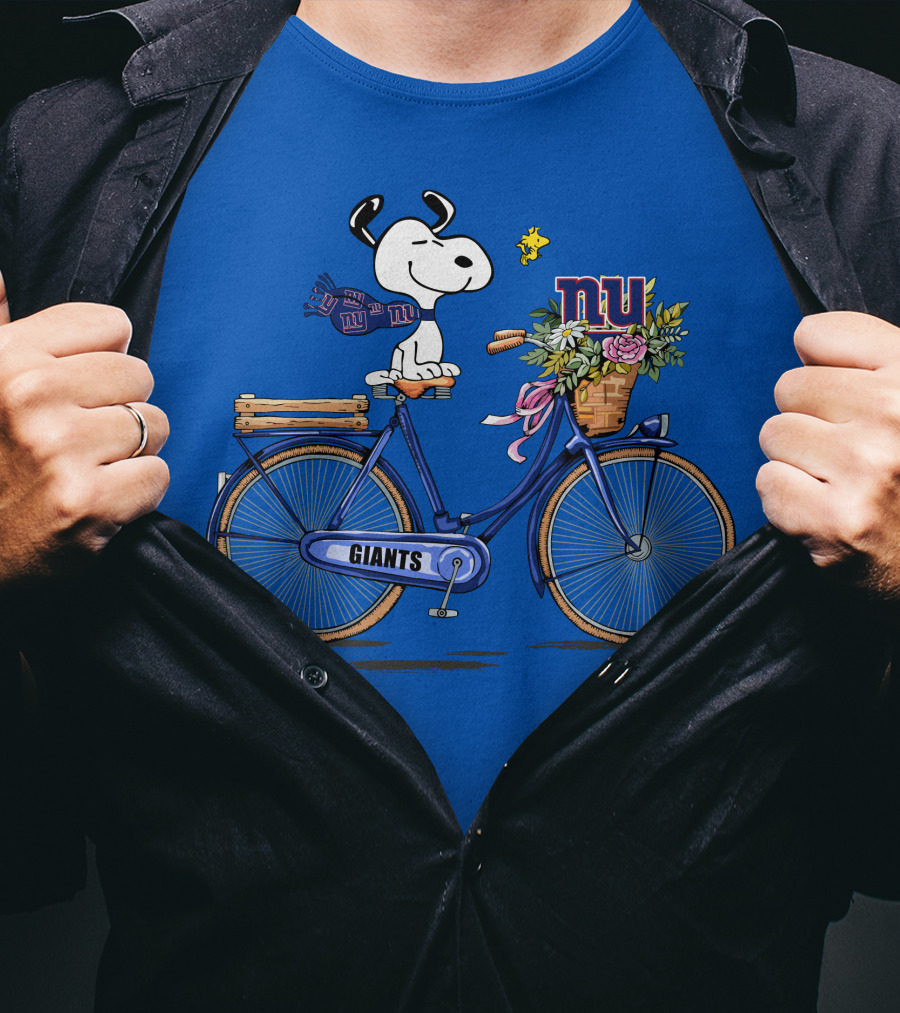 New York Giants Snoopy On Bicycle With Flowers And Scarf T-Shirt