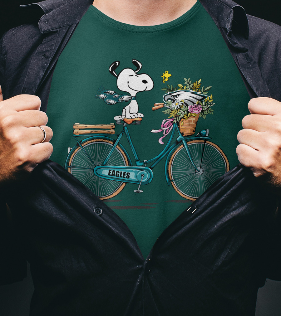 Philadelphia Eagles Snoopy Bicycle Flower Basket T-Shirt