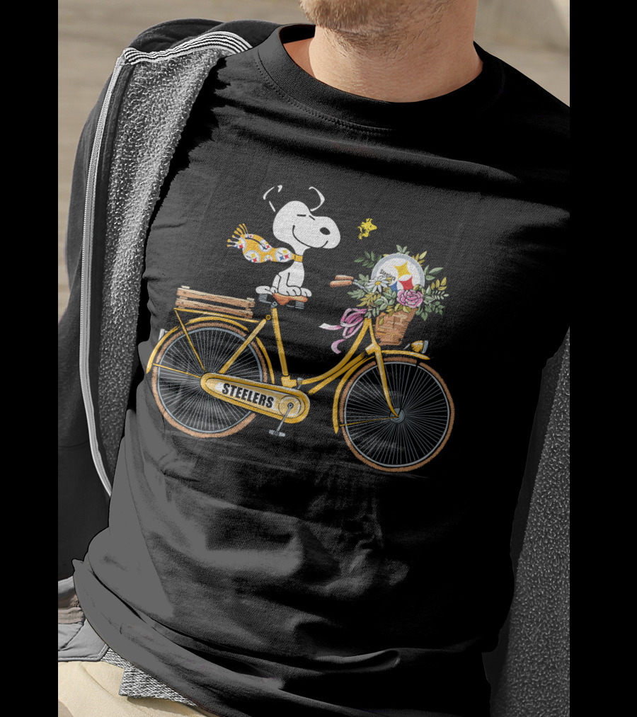 Pittsburgh Steelers Snoopy On Bicycle With Football Helmet And Flowers T-Shirt