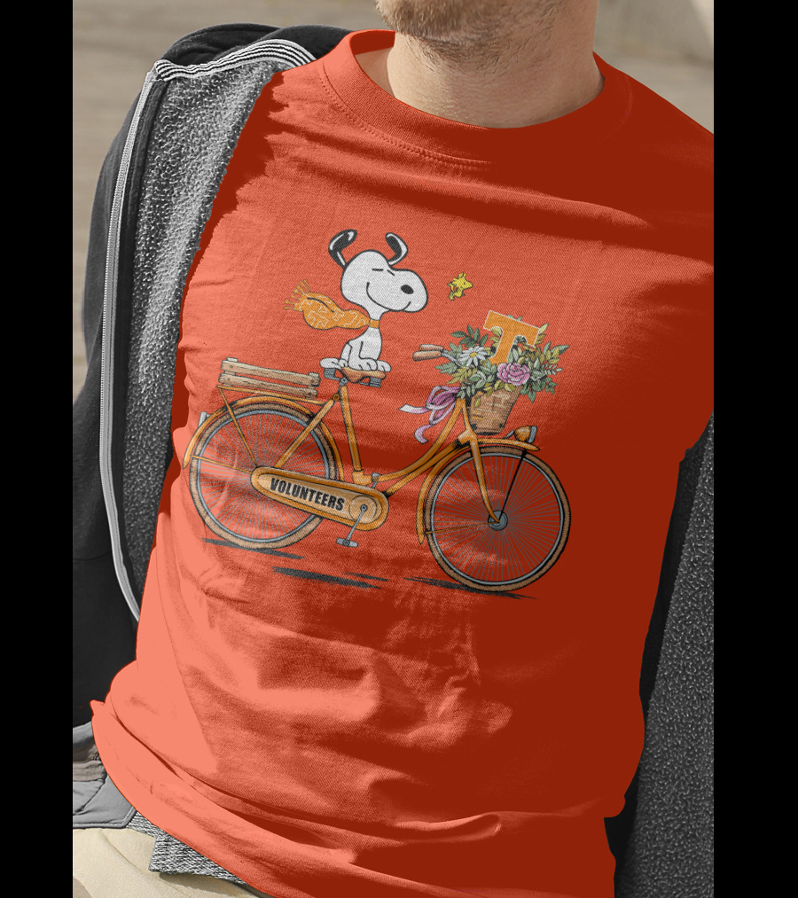 Tennessee Volunteers Snoopy On Bicycle With Flowers And Woodstock T-Shirt