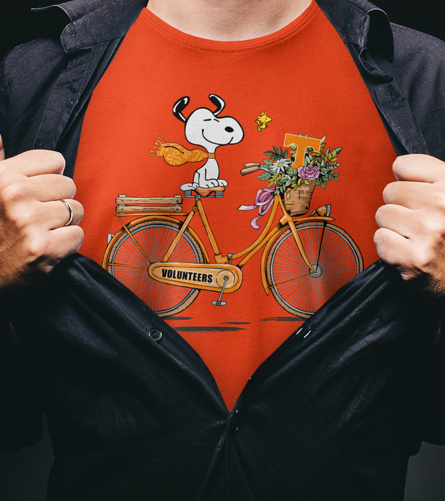 Tennessee Volunteers Snoopy On Bicycle With Flowers And Woodstock T-Shirt