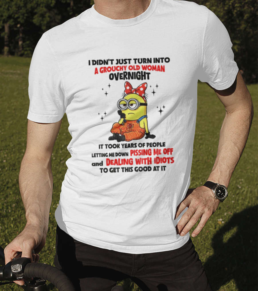 Minion Grouchy Old Woman Pissing Me Off Dealing With Idiots হ হাসির পোস্টার T-Shirt