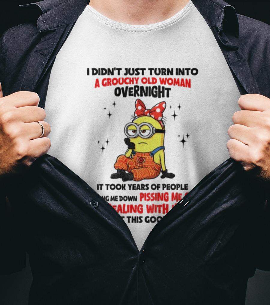 Minion Grouchy Old Woman Pissing Me Off Dealing With Idiots হ হাসির পোস্টার T-Shirt