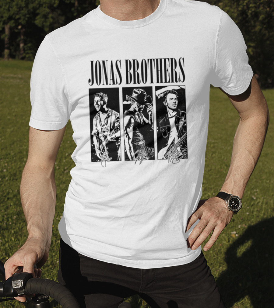 Jonas Brothers Vintage 90's Boy Band Signature Retro Style T-Shirt