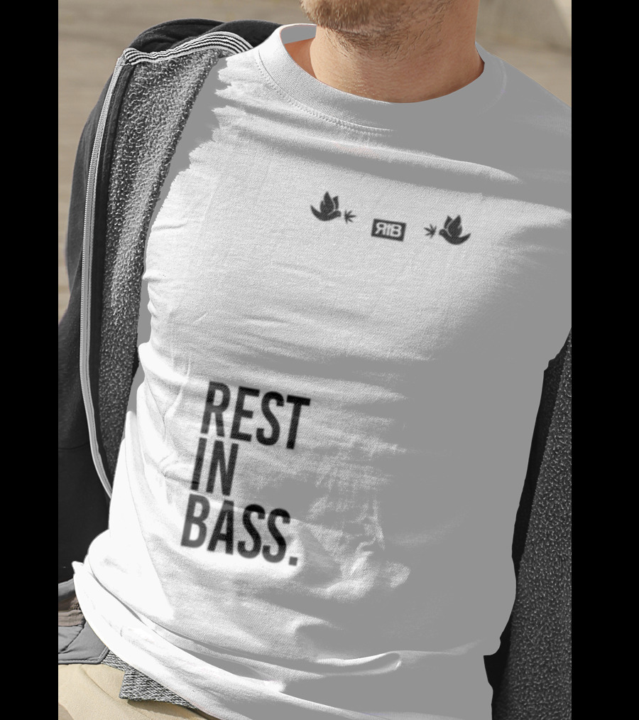 Rest In Bass Che Flying High Peace Symbol Headphones Star Elements T-Shirt