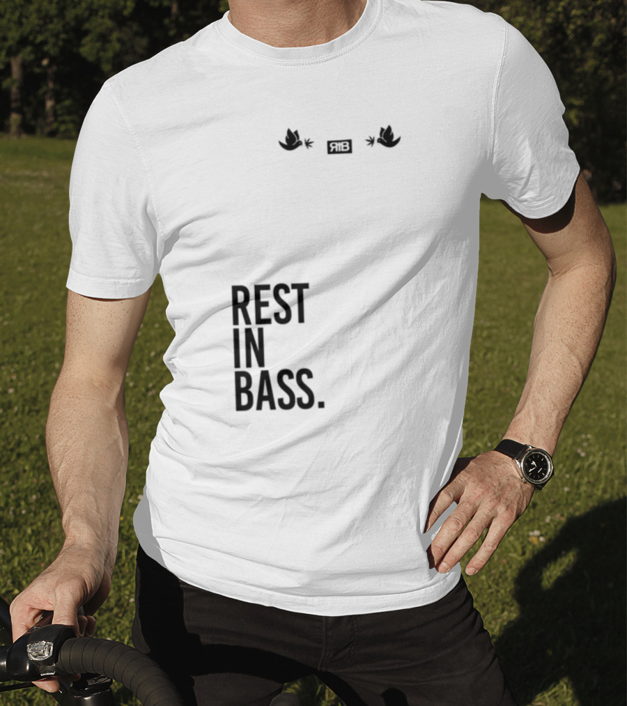 Rest In Bass Che Flying High Peace Symbol Headphones Star Elements T-Shirt