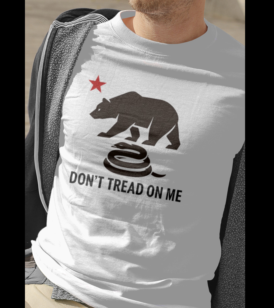 California Bear Tyrant King Don't Tread On Me Symbol With Star And Snake T-Shirt