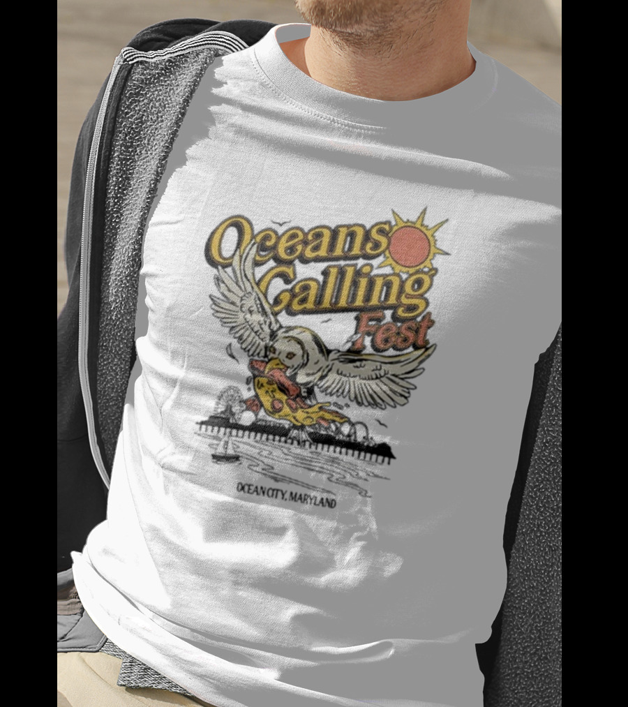 Oceans Calling Fest Seagull With Pizza Graphic T-Shirt