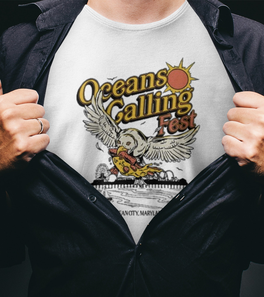 Oceans Calling Fest Seagull With Pizza Graphic T-Shirt