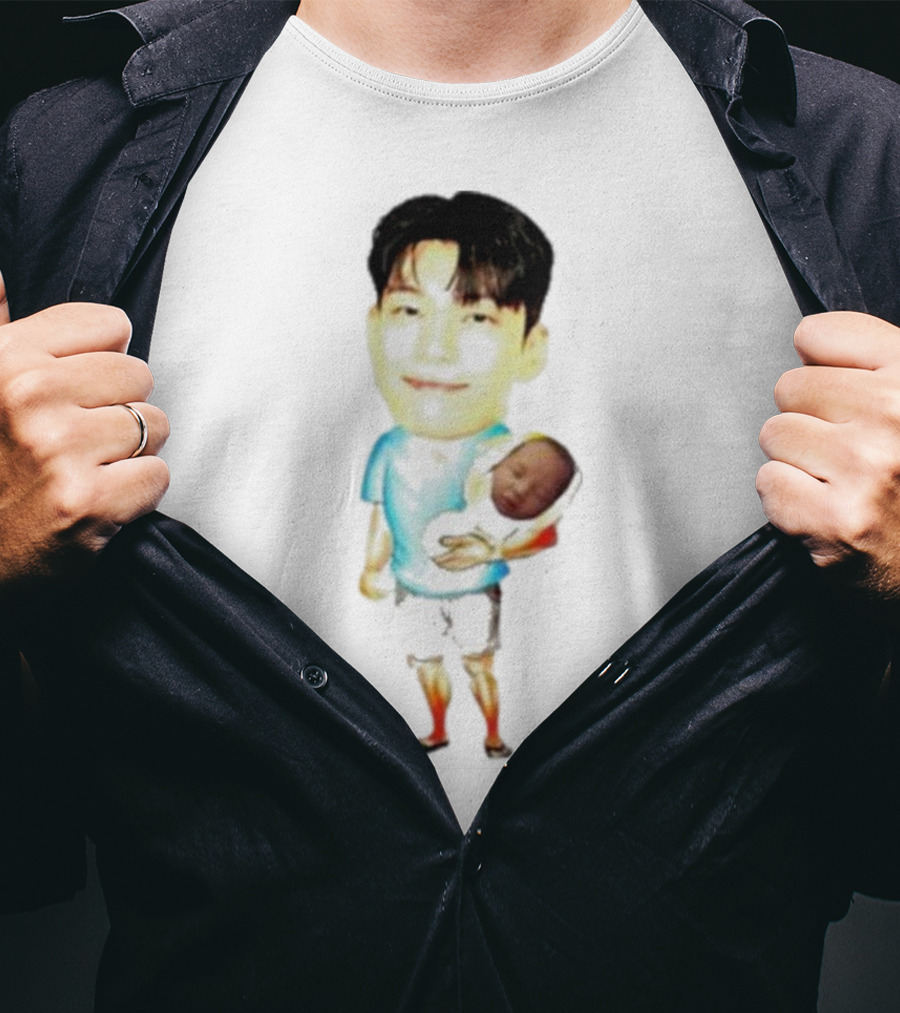 Papa Front Man Squid Game Player 222 Wi Ha Carrying Baby T-Shirt