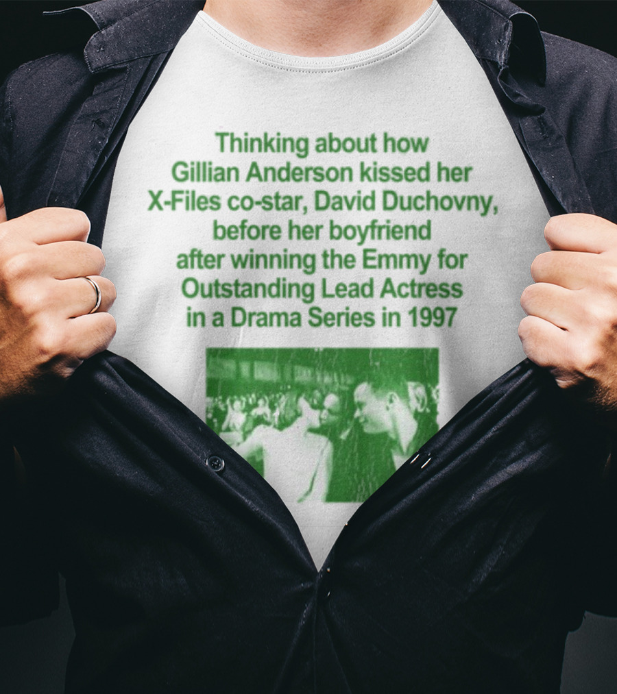 Thinking About How Gillian Anderson Kissed David Duchovny After Winning The Emmy In 1997 T-Shirt