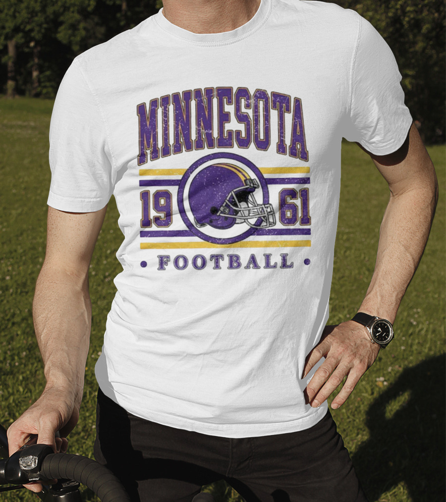 Minnesota Vikings Football Helmet 1961 NFL Vintage Style T-Shirt