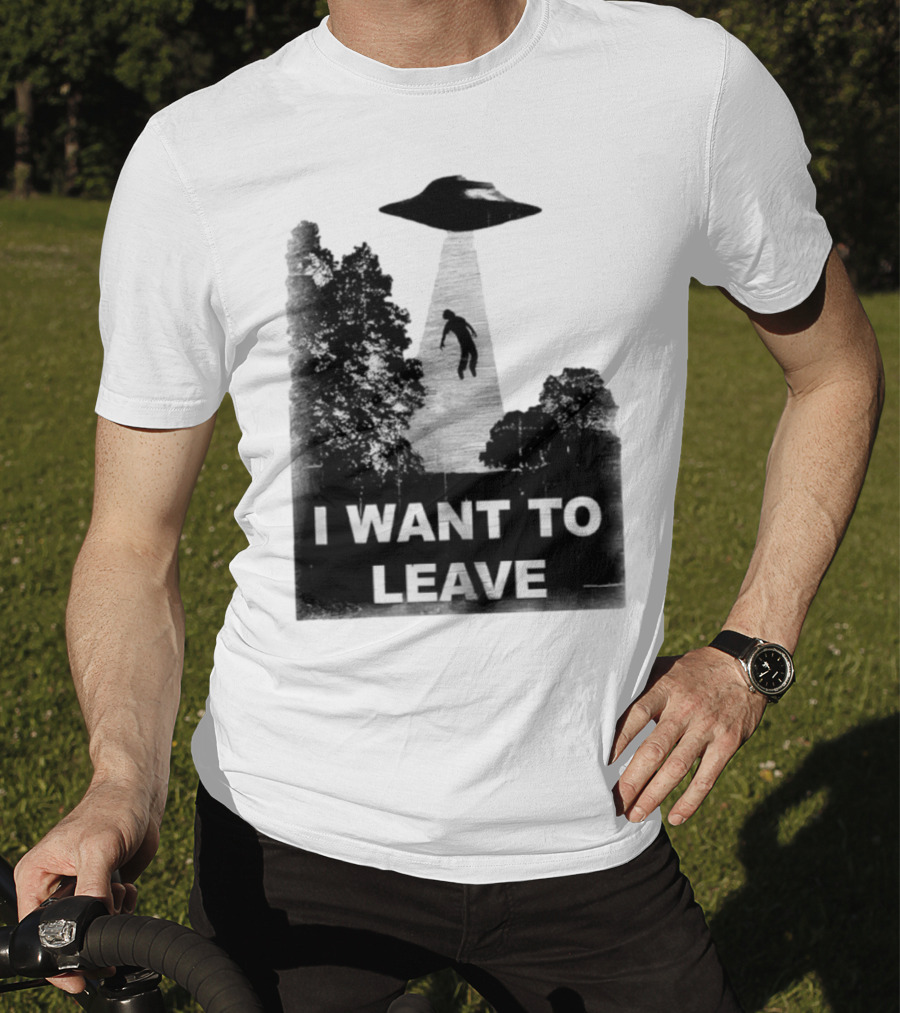 I Want To Leave UFO Abduction Scene Black And White Design T-Shirt