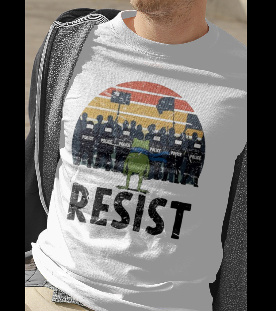 Portland Frog Protester Resist Police Vintage Sunset T-Shirt