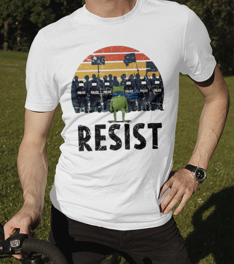 Portland Frog Protester Resist Police Vintage Sunset T-Shirt