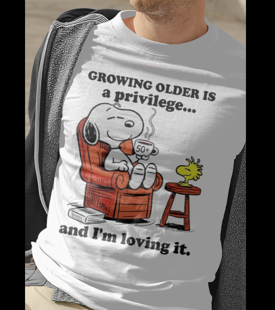 Snoopy And Woodstock Relaxing Growing Older 50+ Privilege And Loving It T-Shirt