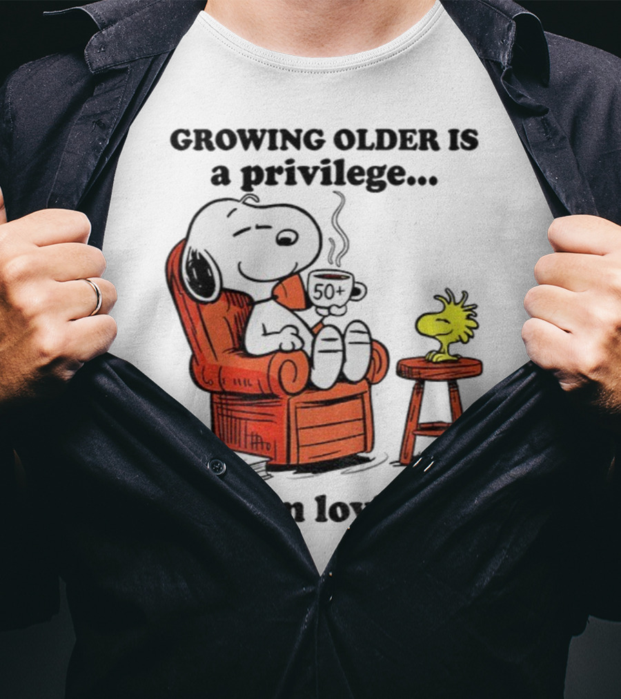 Snoopy And Woodstock Relaxing Growing Older 50+ Privilege And Loving It T-Shirt