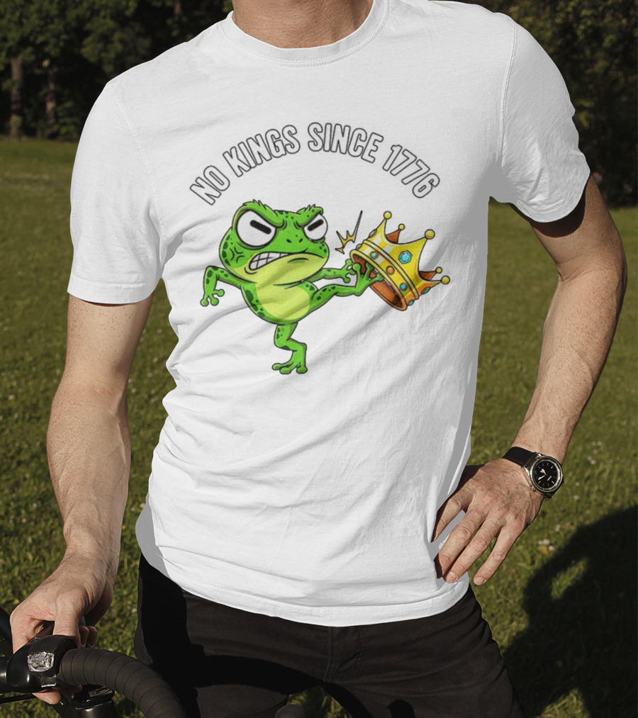 Patriotic Frog Kicking Crown No Kings Since 1776 American Independence T-Shirt