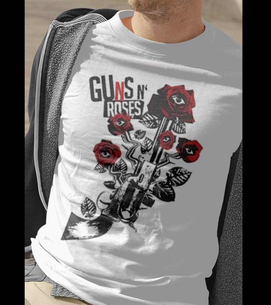 Guns N’ Roses 2025 World Tour Warsaw Red Roses And Pistols T-Shirt