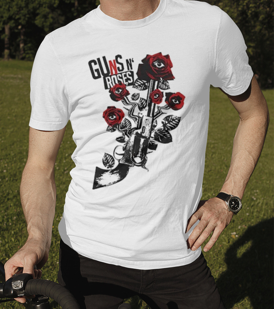 Guns N’ Roses 2025 World Tour Warsaw Red Roses And Pistols T-Shirt