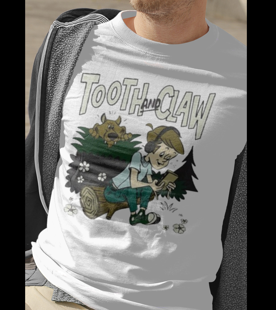 Tooth And Claw Podcast Don’t Look Behind You Headphones Listening Cartoon Dog Forest Scene T-Shirt