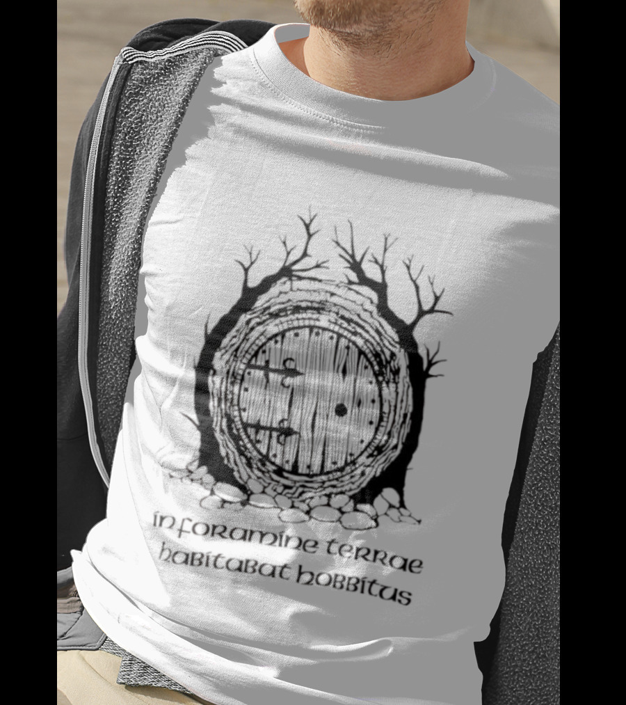 The Hobbit In Foramine Terrae Habitabat Hobbitus T-Shirt