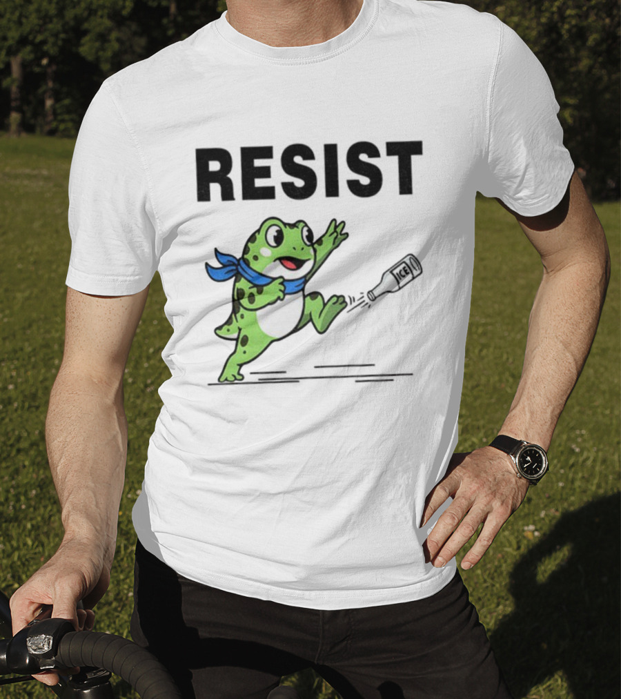 Portland Frog Resist Anti-ICE Protest Jumping Art T-Shirt