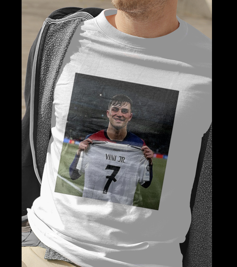 Pedri Holding Vini Jr 7 Jersey La Liga Real Madrid T-Shirt