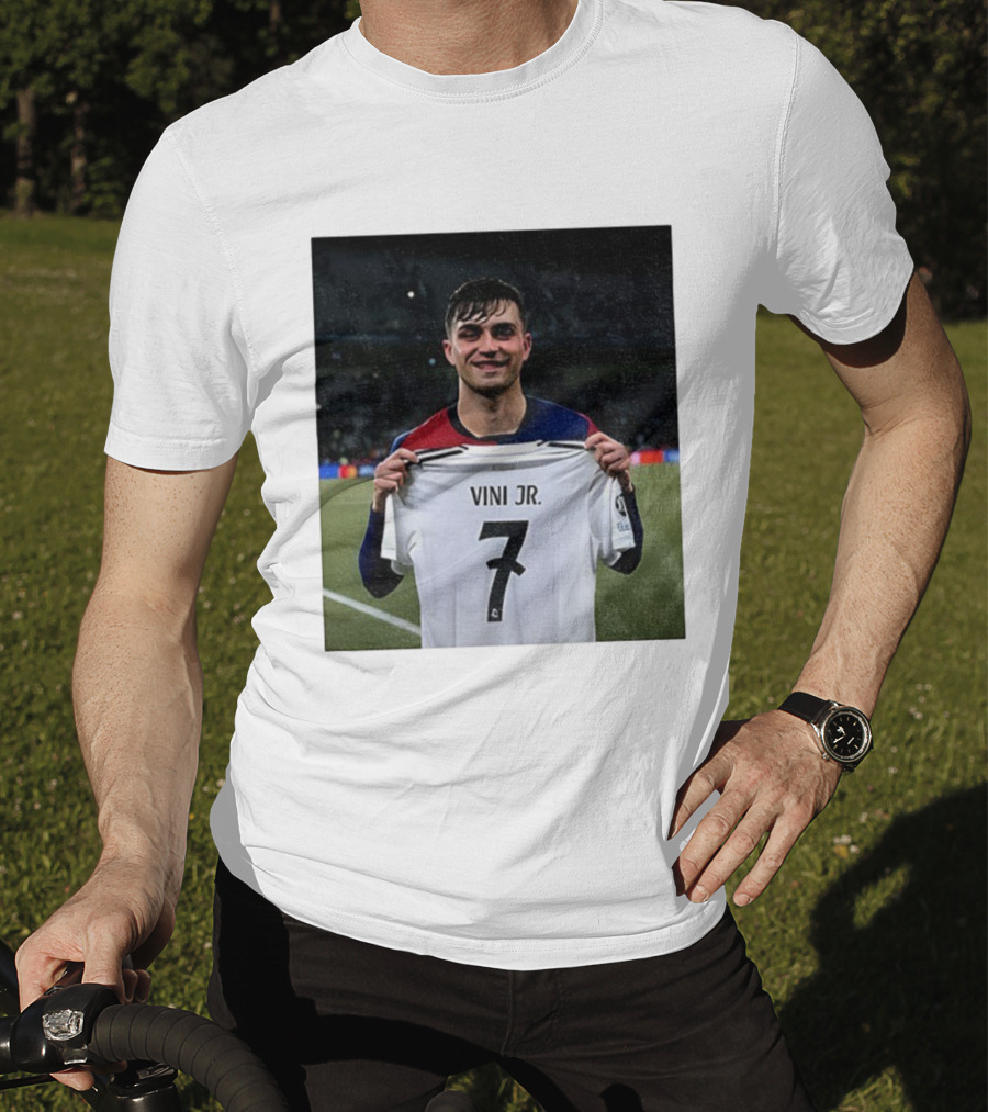 Pedri Holding Vini Jr 7 Jersey La Liga Real Madrid T-Shirt