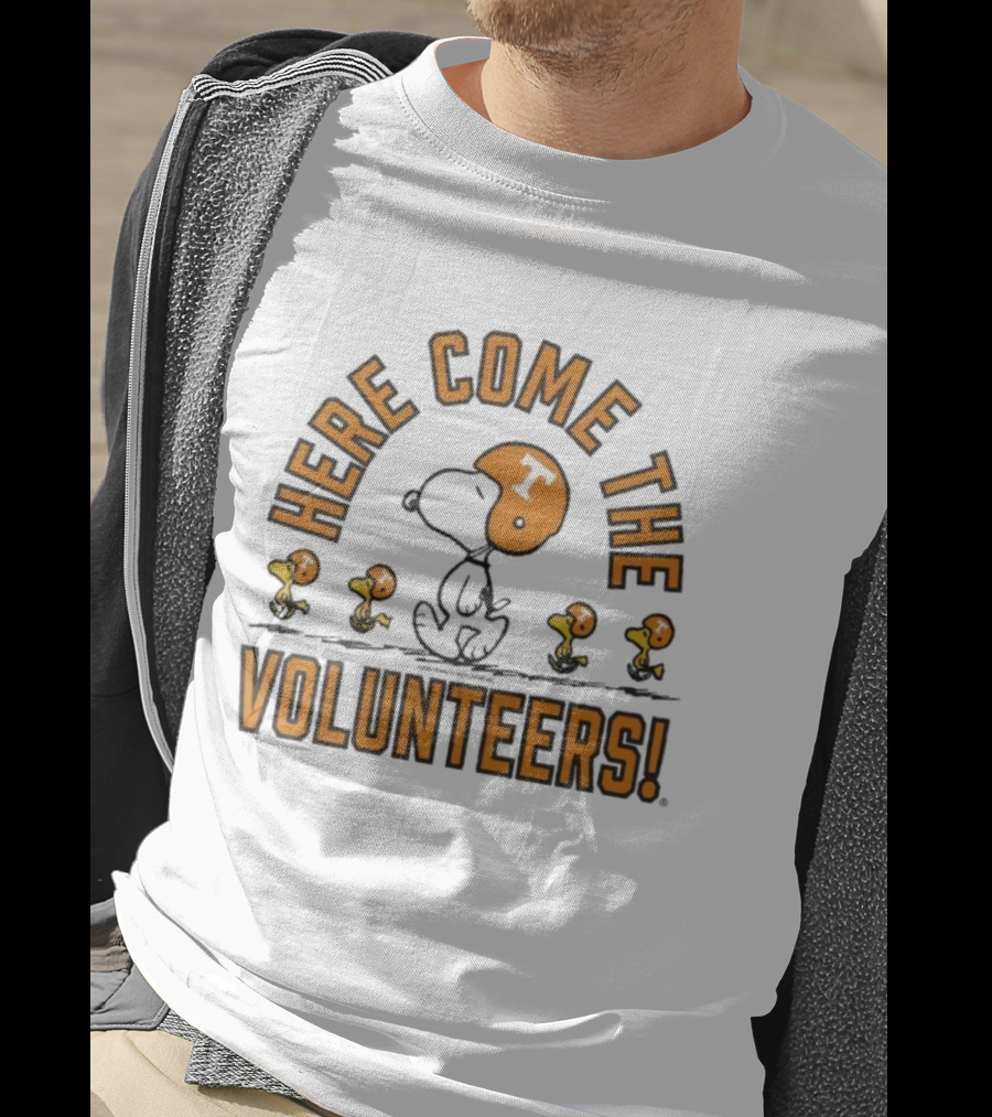 Here Come The Volunteers Snoopy Woodstock Tennessee Volunteers Peanuts Gameday T-Shirt