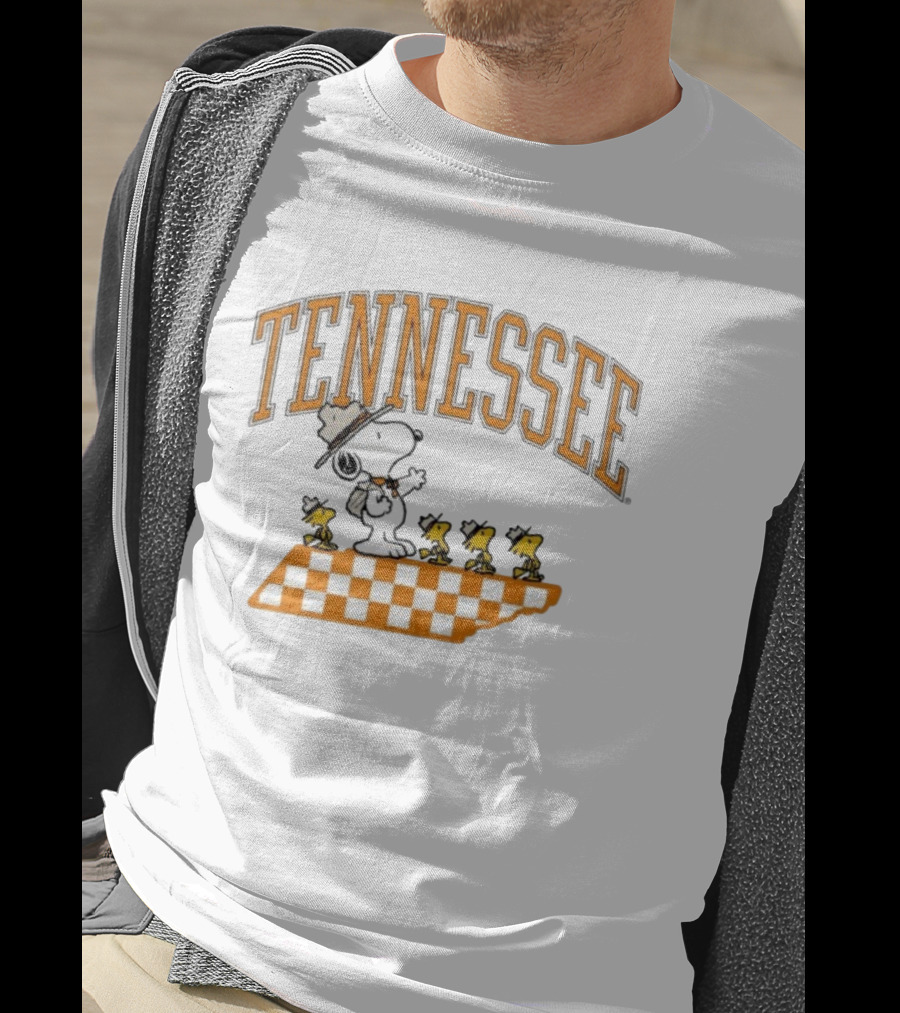 Tennessee Volunteers Snoopy Woodstock Beagle Scouts Peanuts T-Shirt