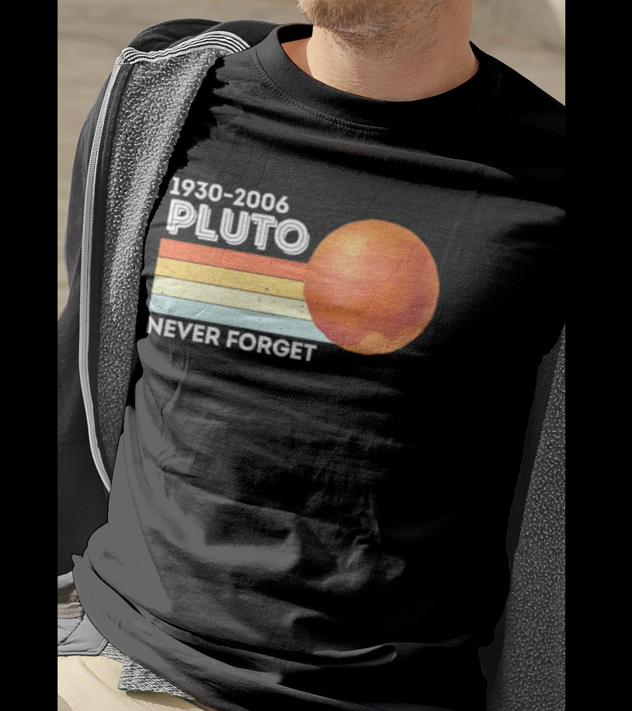 Pluto Never Forget 1930 2006 Vintage Retro Planet Tribute T-Shirt