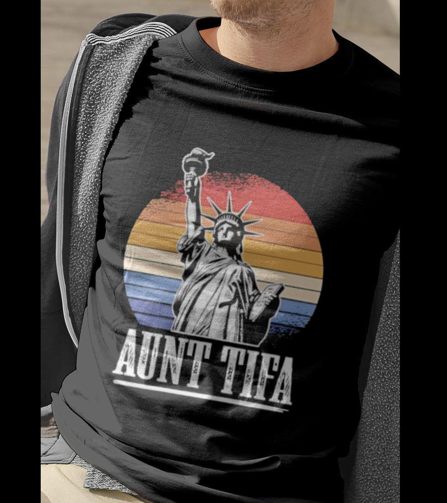 Statue Of Liberty Aunt Tifa Vintage Retro Stripes T-Shirt