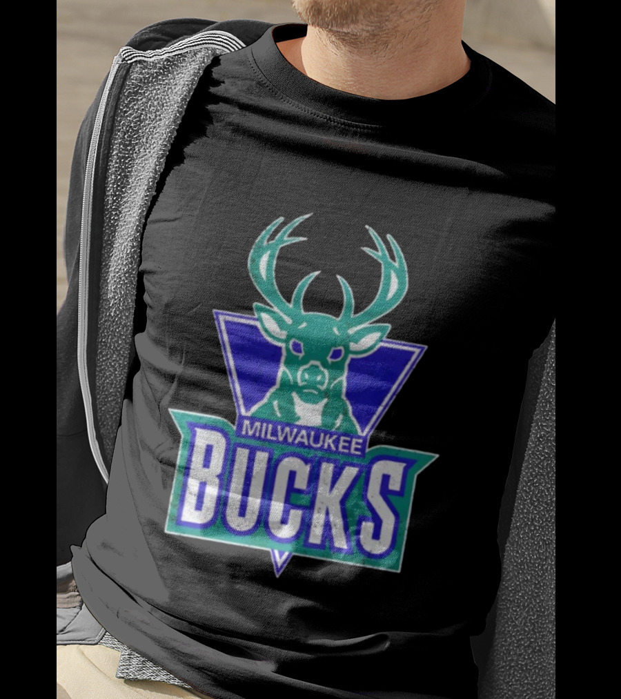Milwaukee Bucks Deer Head Emblem Retro Style T-Shirt