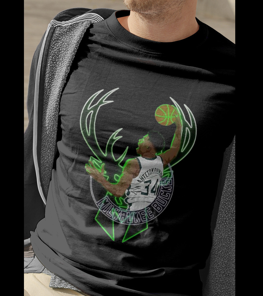 Milwaukee Bucks Giannis Antetokounmpo Dunk Basketball 34 T-Shirt