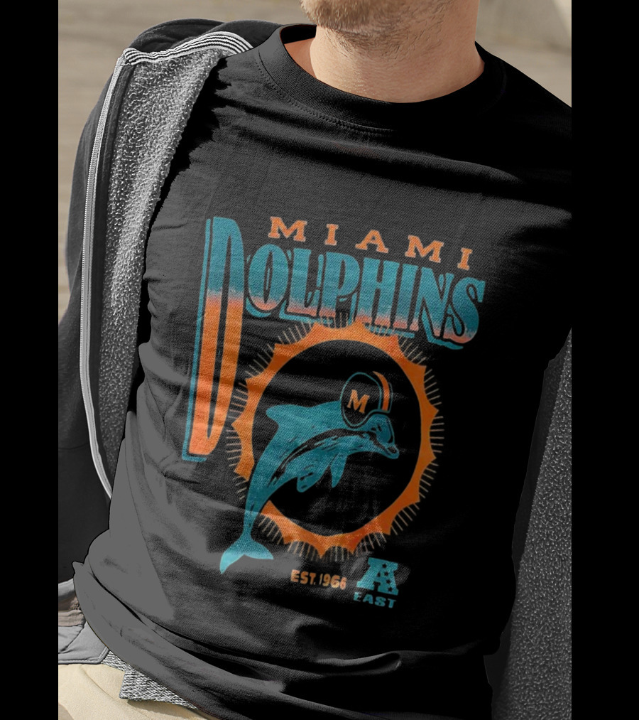 Miami Dolphins Est 1966 AFC East Vintage Football Dolphins M Helmet T-Shirt