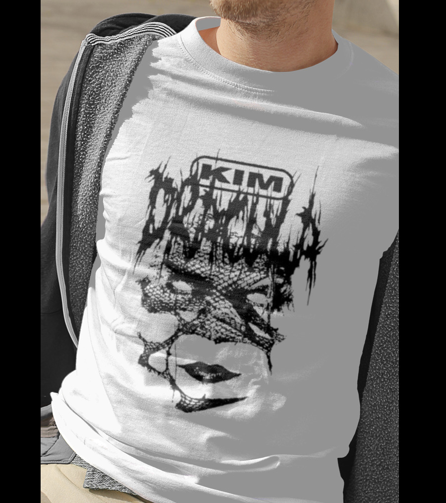 Kim Dracula Eye Lips Monochrome Design T-Shirt